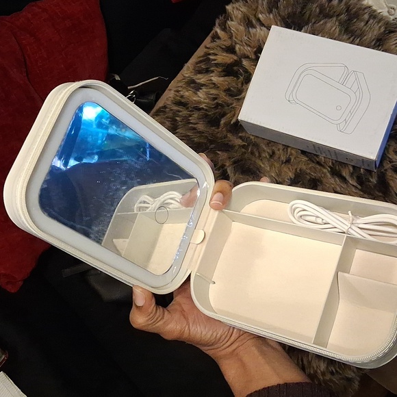 White Wireless Charger Stand - Picture 4 of 8